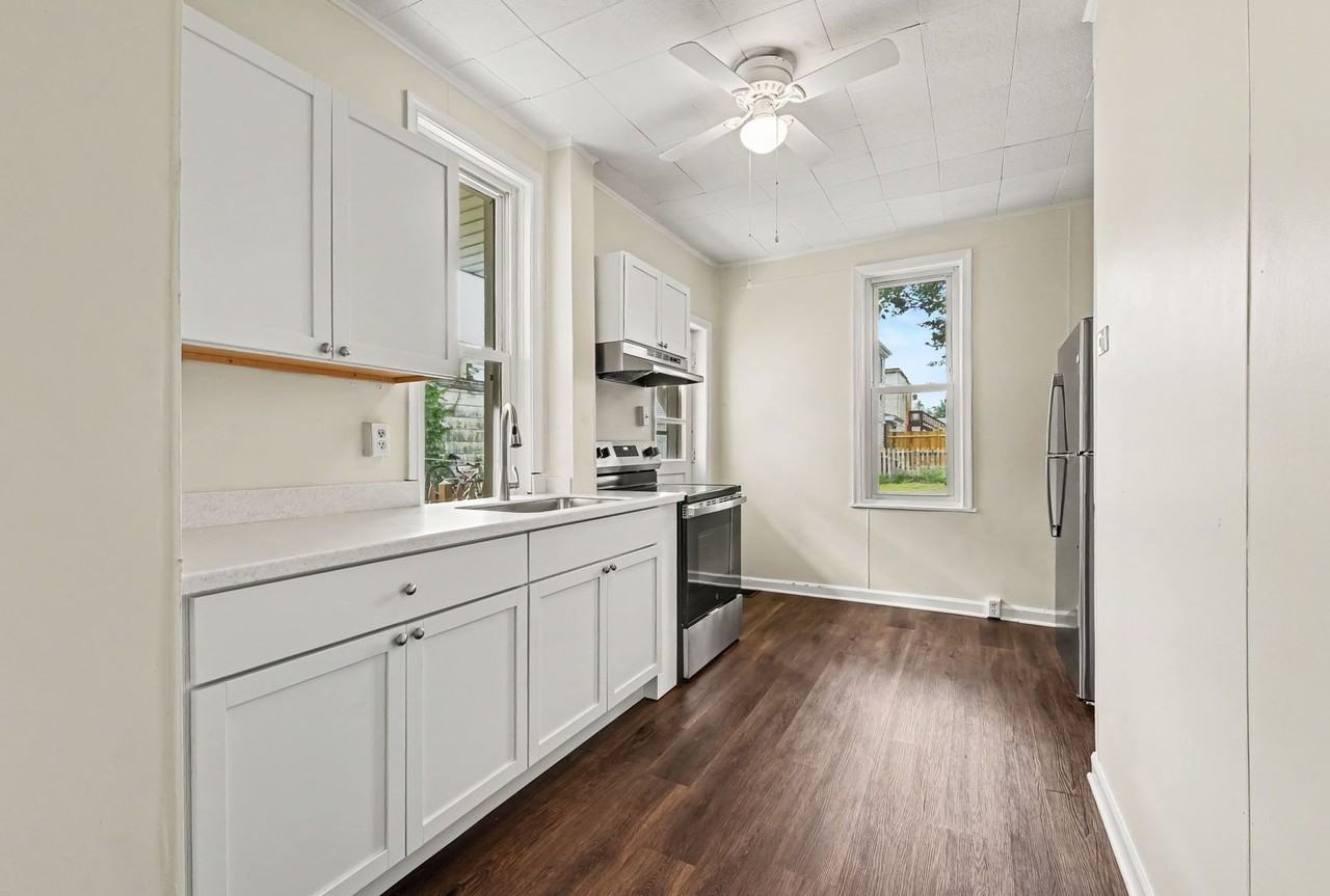 306 N College St - Photo 2 of 18