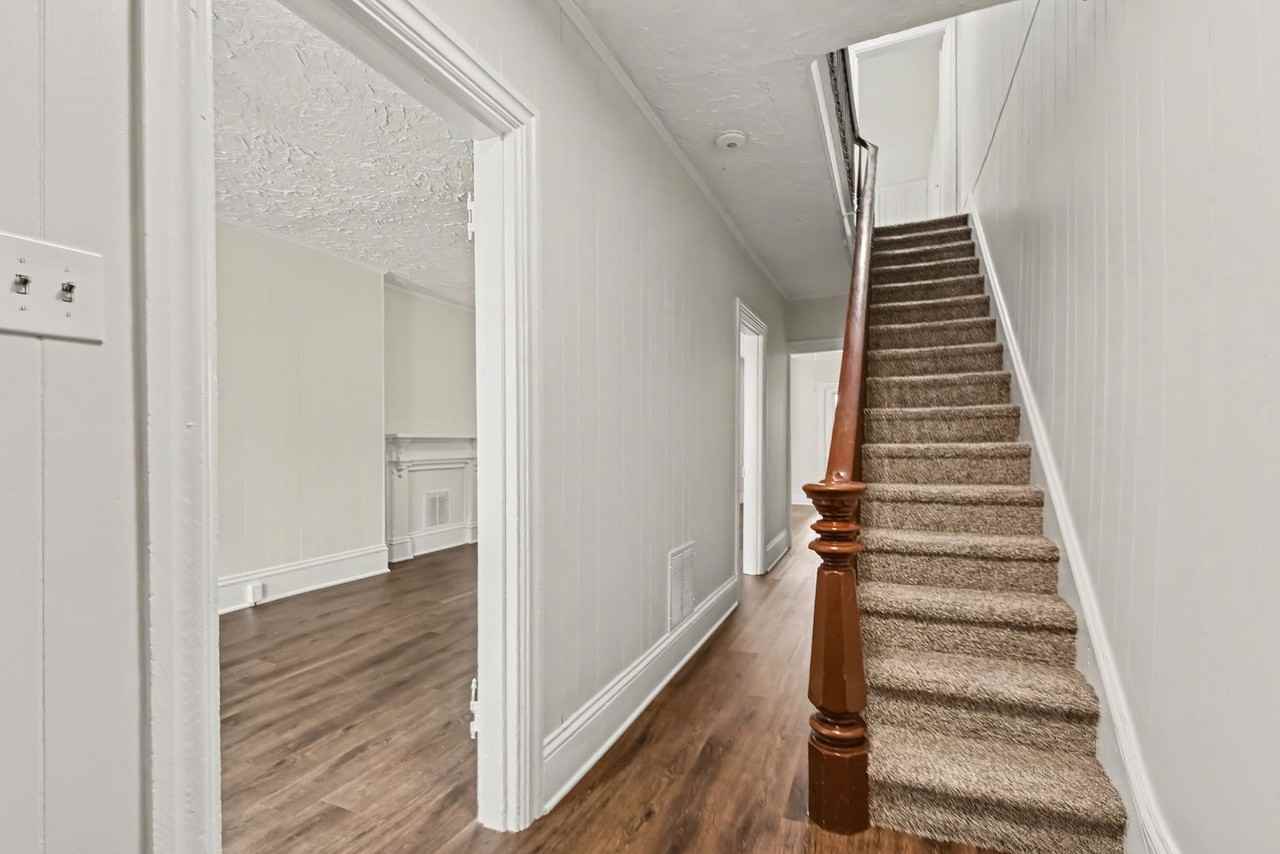 306 N College St - Photo 4 of 18