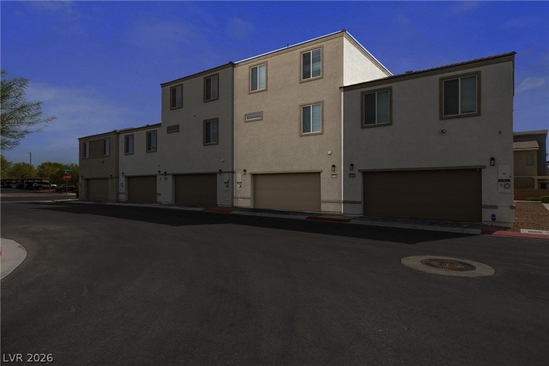 6118 Garden Oasis St - Photo 2 of 33