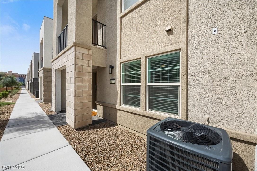 6118 Garden Oasis St - Photo 3 of 33