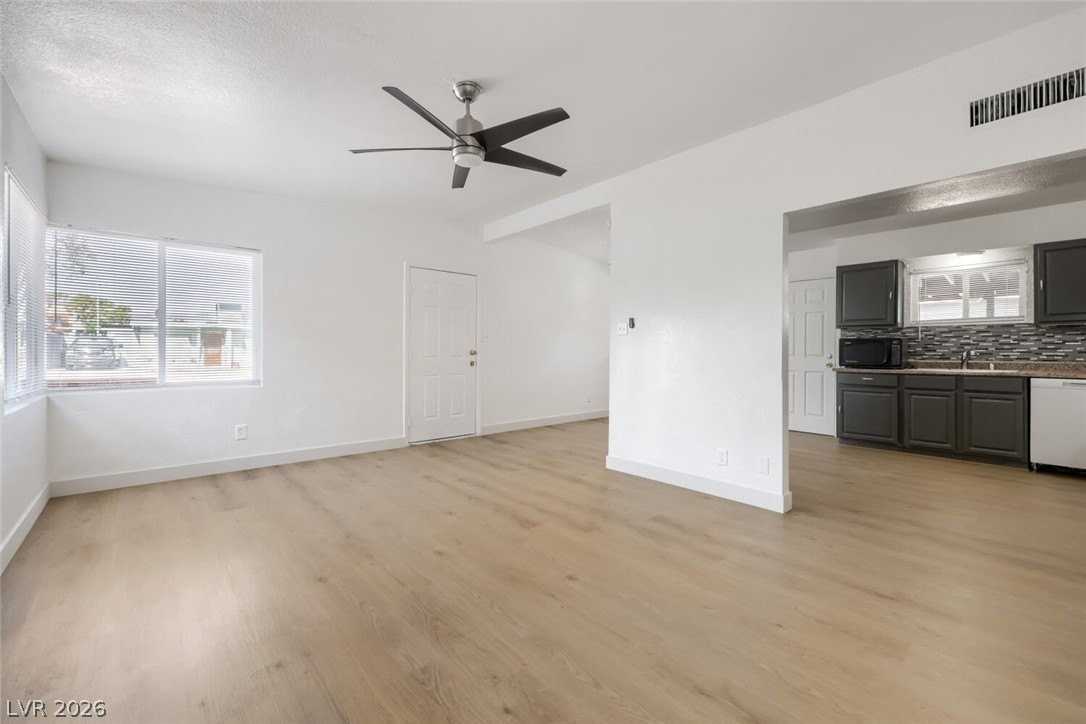 1104 Fay Blvd - Photo 5 of 23