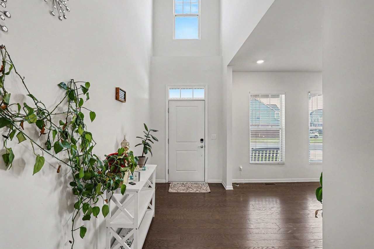 8580 Pioneer St - Photo 3 of 35