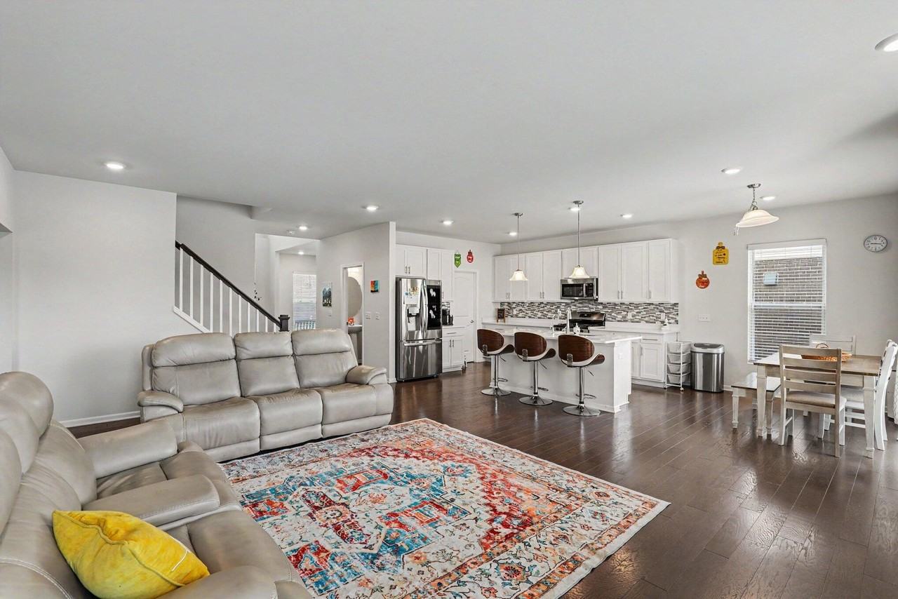 8580 Pioneer St - Photo 6 of 35