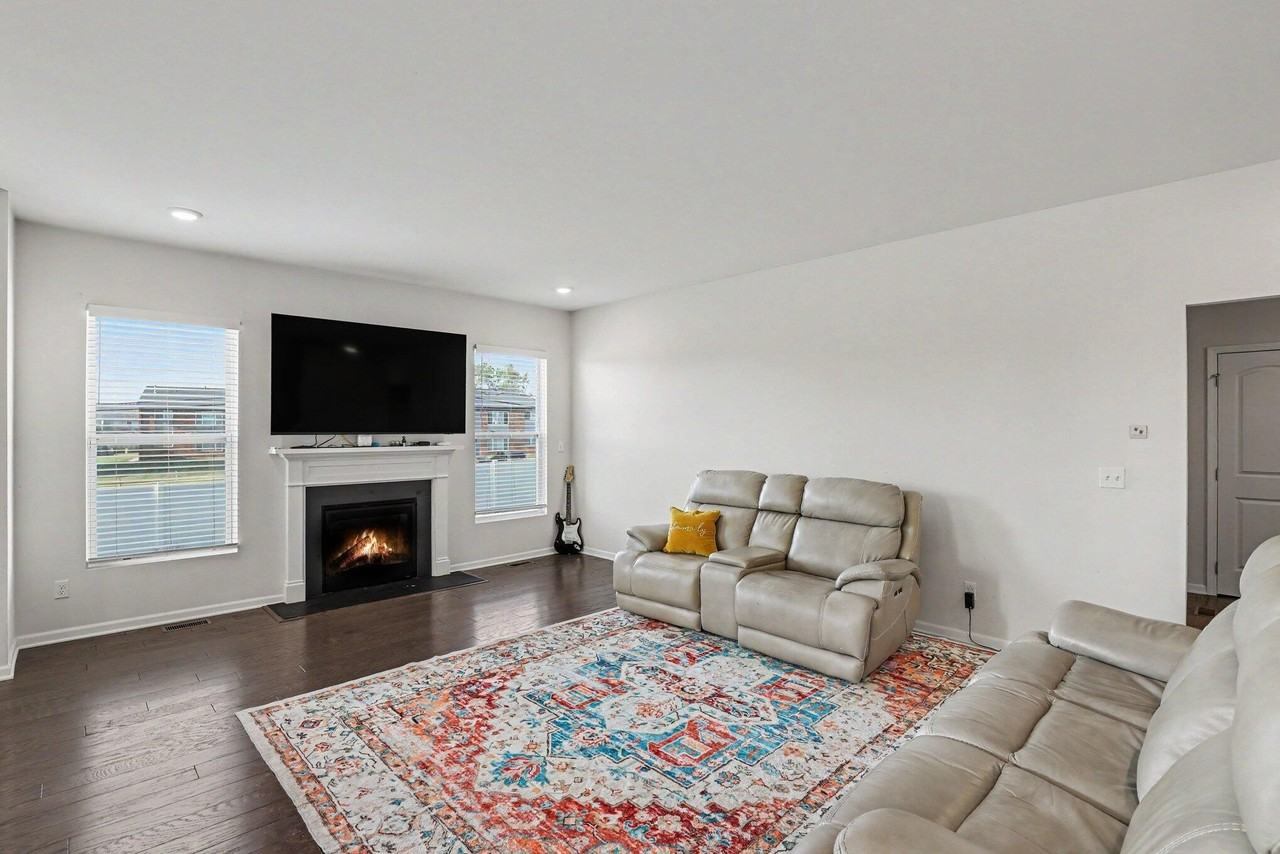 8580 Pioneer St - Photo 7 of 35