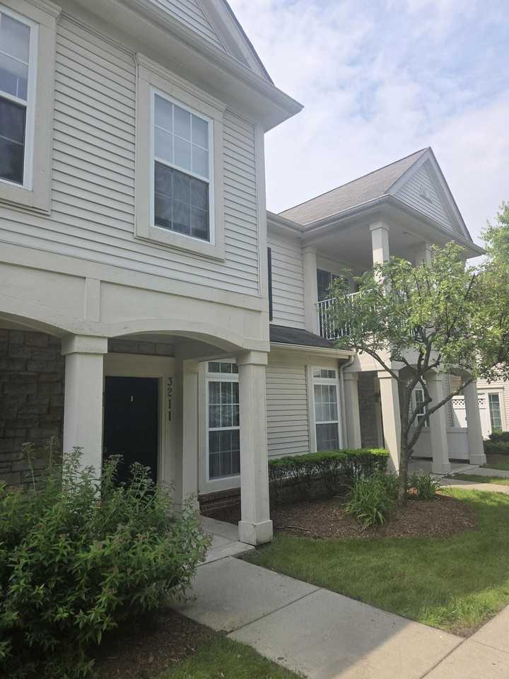 3211 Addington Dr