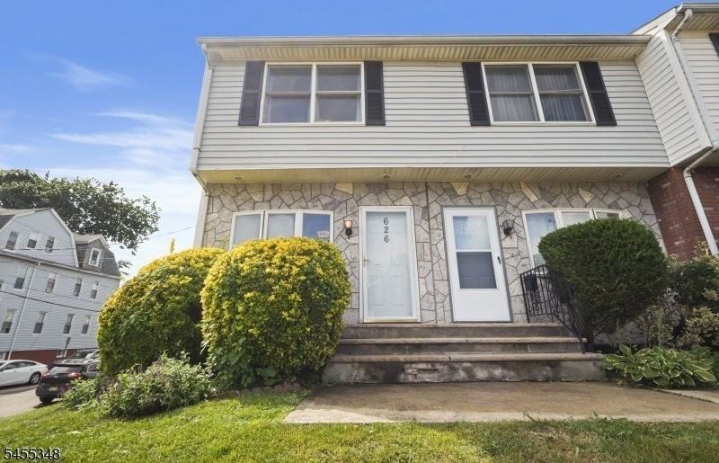 626 Chancellor Ave - Photo 2 of 13