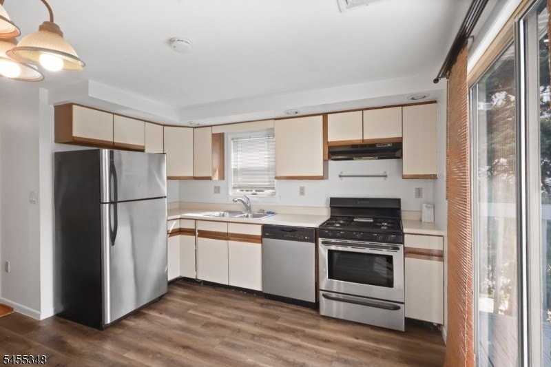 626 Chancellor Ave - Photo 5 of 13