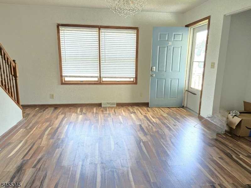 34 Carlton Ave - Photo 3 of 26