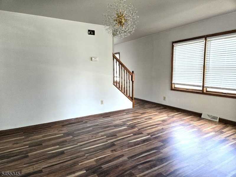 34 Carlton Ave - Photo 4 of 26