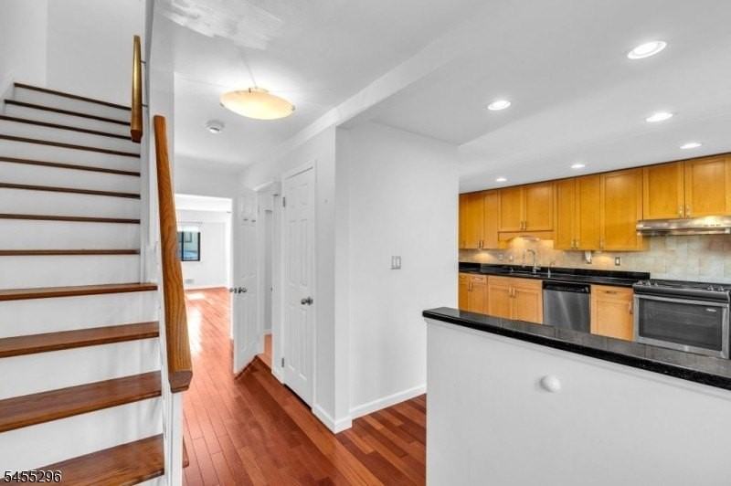 38 Park St #D - Photo 2 of 15