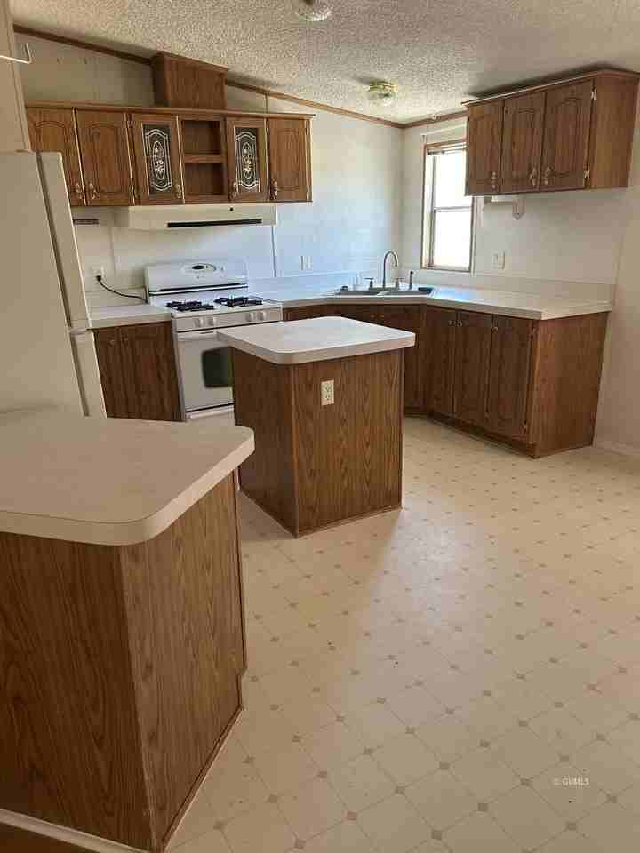1805 N Desert Tortoise Rd - Photo 5 of 15