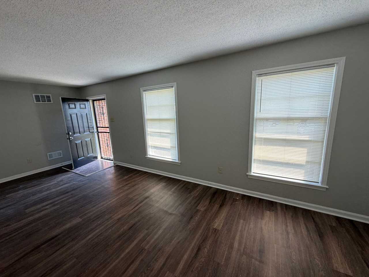 3753 Wickcliff Ln - Photo 4 of 23