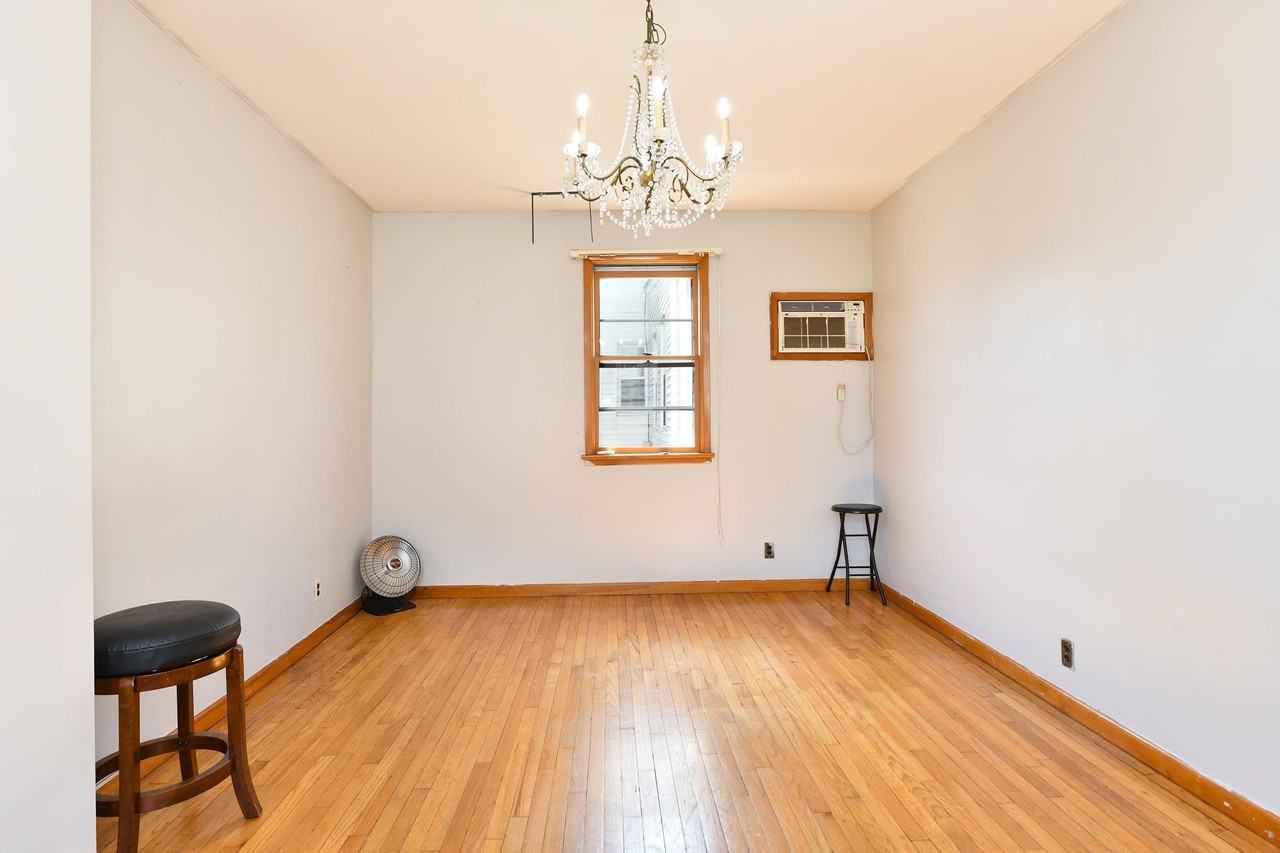 241 Maple St - Photo 6 of 34