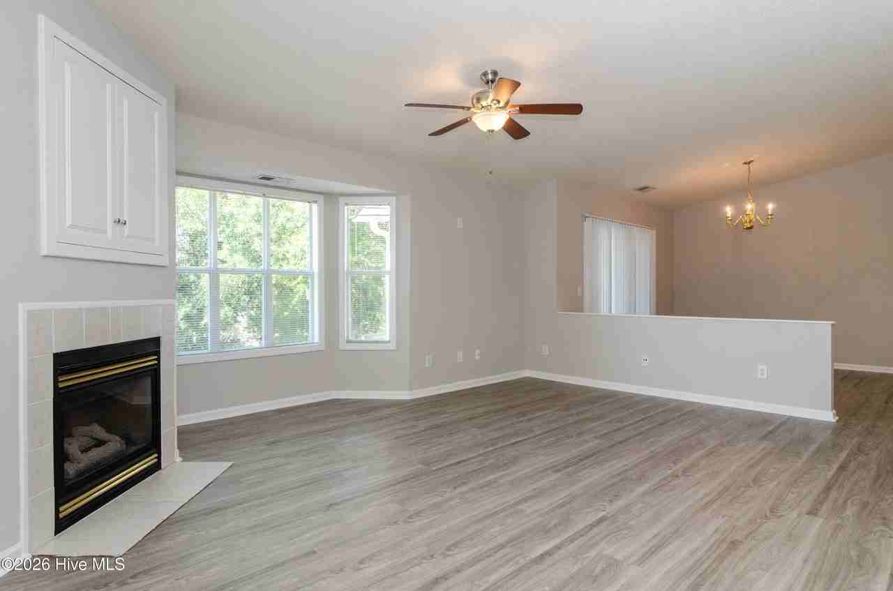 4140 Breezewood Dr #201 - Photo 5 of 30