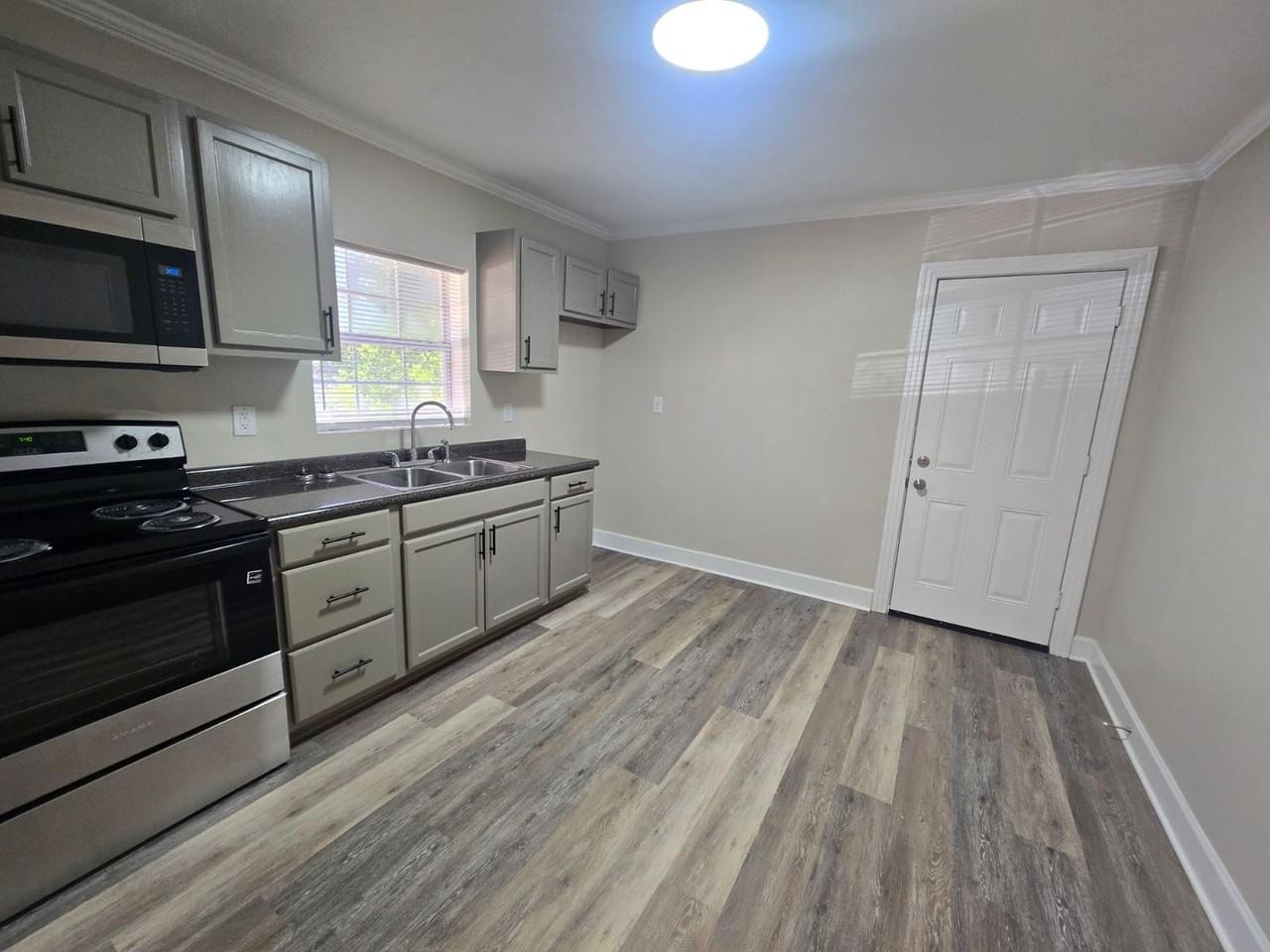 2318 Linda Dr - Photo 4 of 9