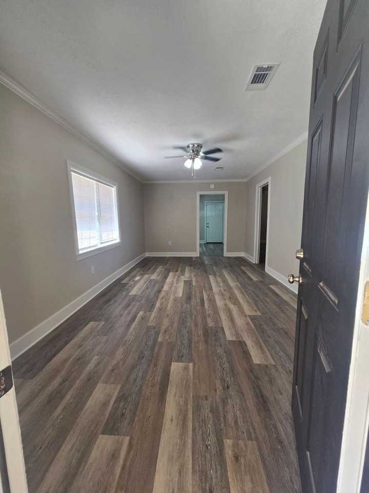 2318 Linda Dr - Photo 5 of 9