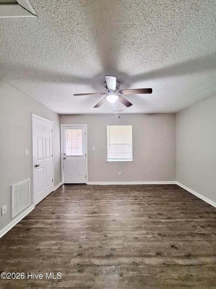 3005 Caldwell Ct #2 - Photo 5 of 6