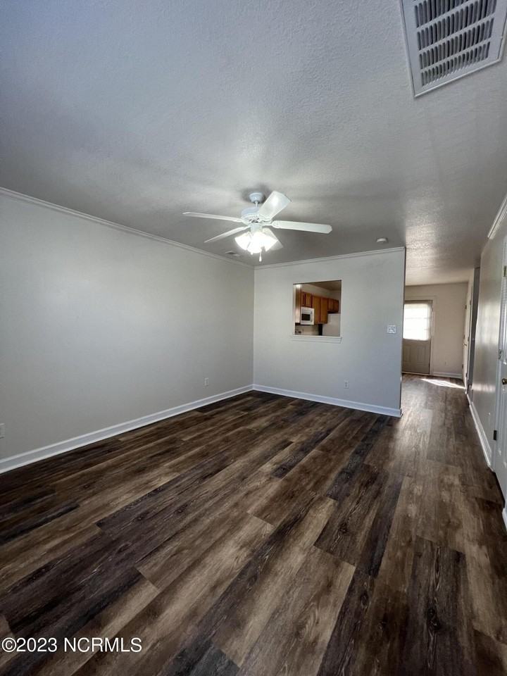 106 Streamwood Dr - Photo 2 of 18
