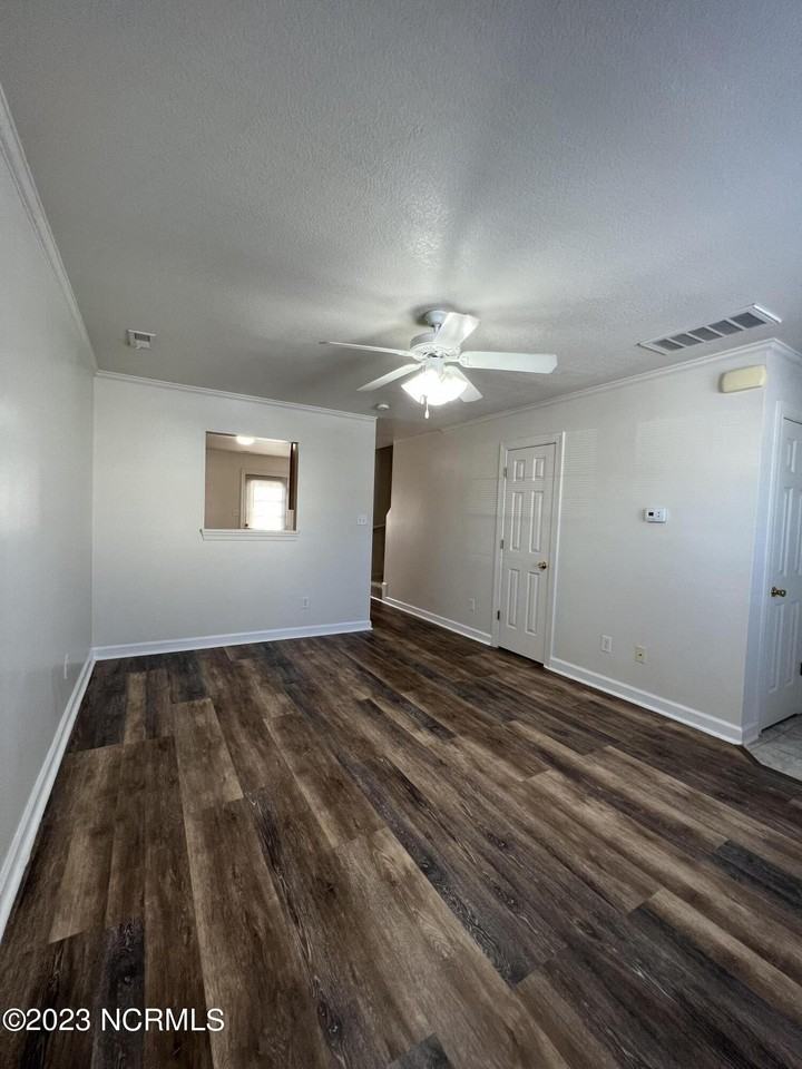 106 Streamwood Dr - Photo 3 of 18