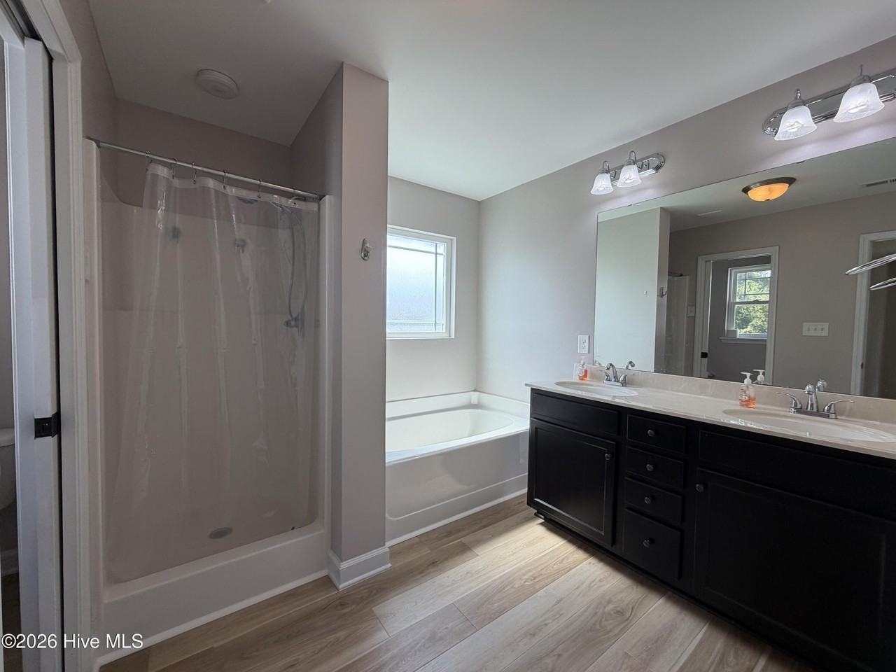 310 Emma Ct - Photo 3 of 31