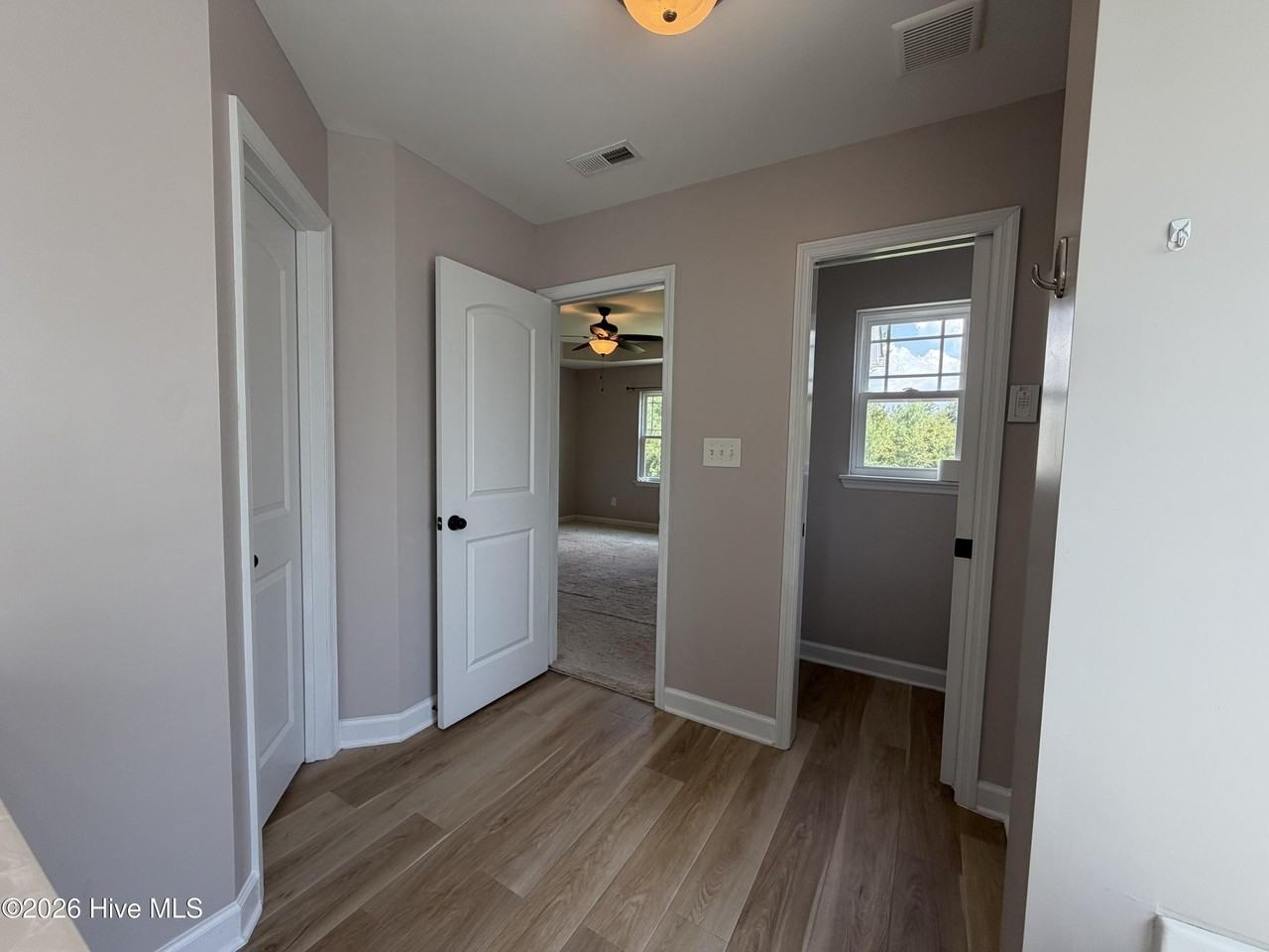 310 Emma Ct - Photo 4 of 31