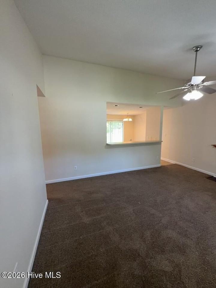 132 Daphne Dr - Photo 3 of 12