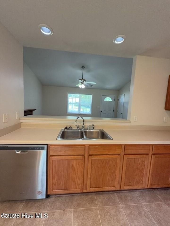 132 Daphne Dr - Photo 5 of 12