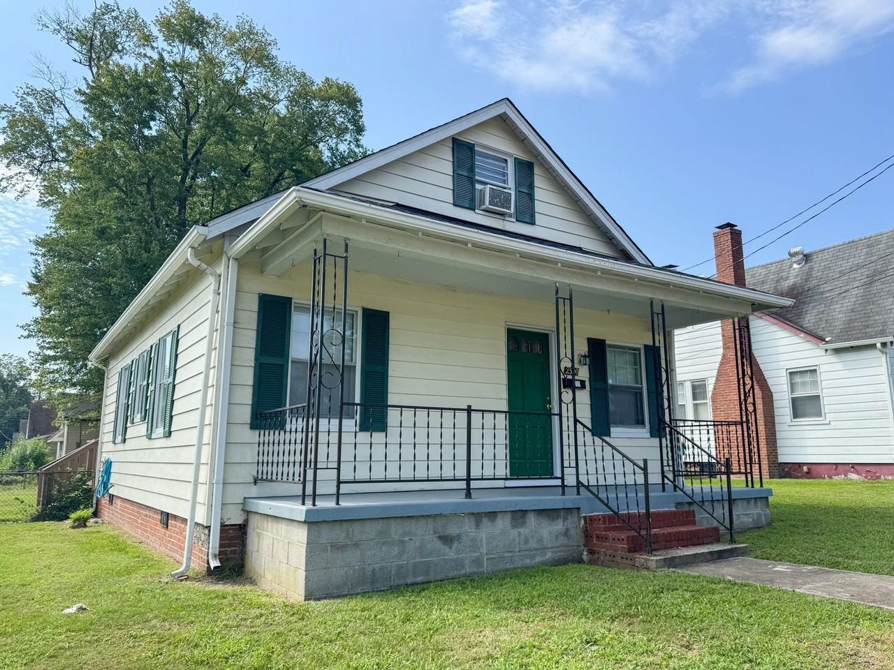 2300 Danville St - Photo 2 of 24