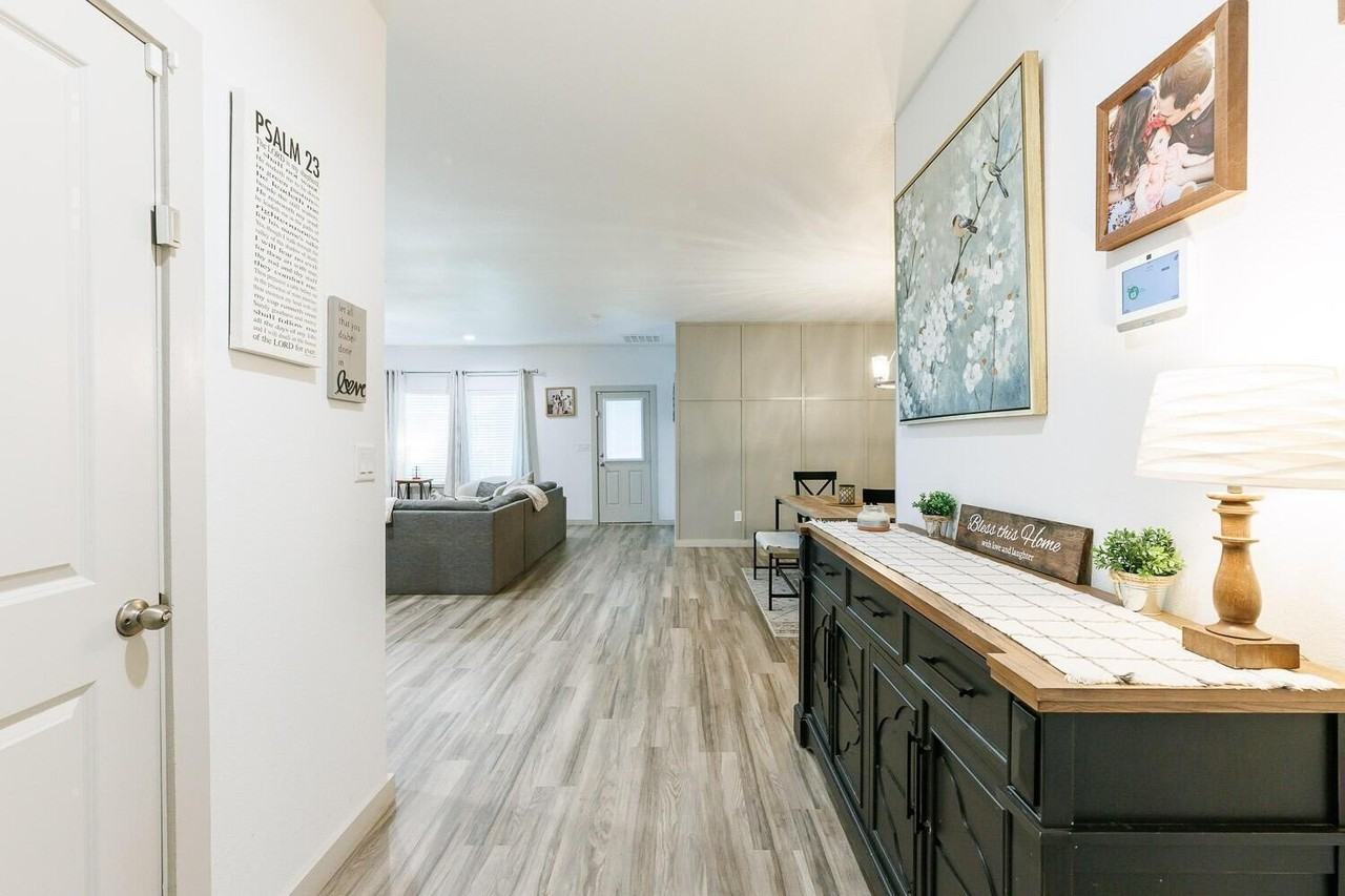 10510 Atlanta Ave - Photo 3 of 34