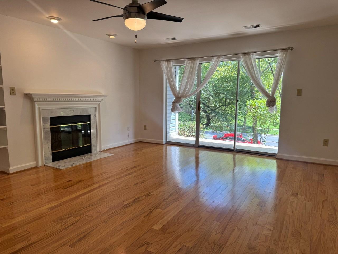 13613 Sir Thomas Way - Photo 3 of 18
