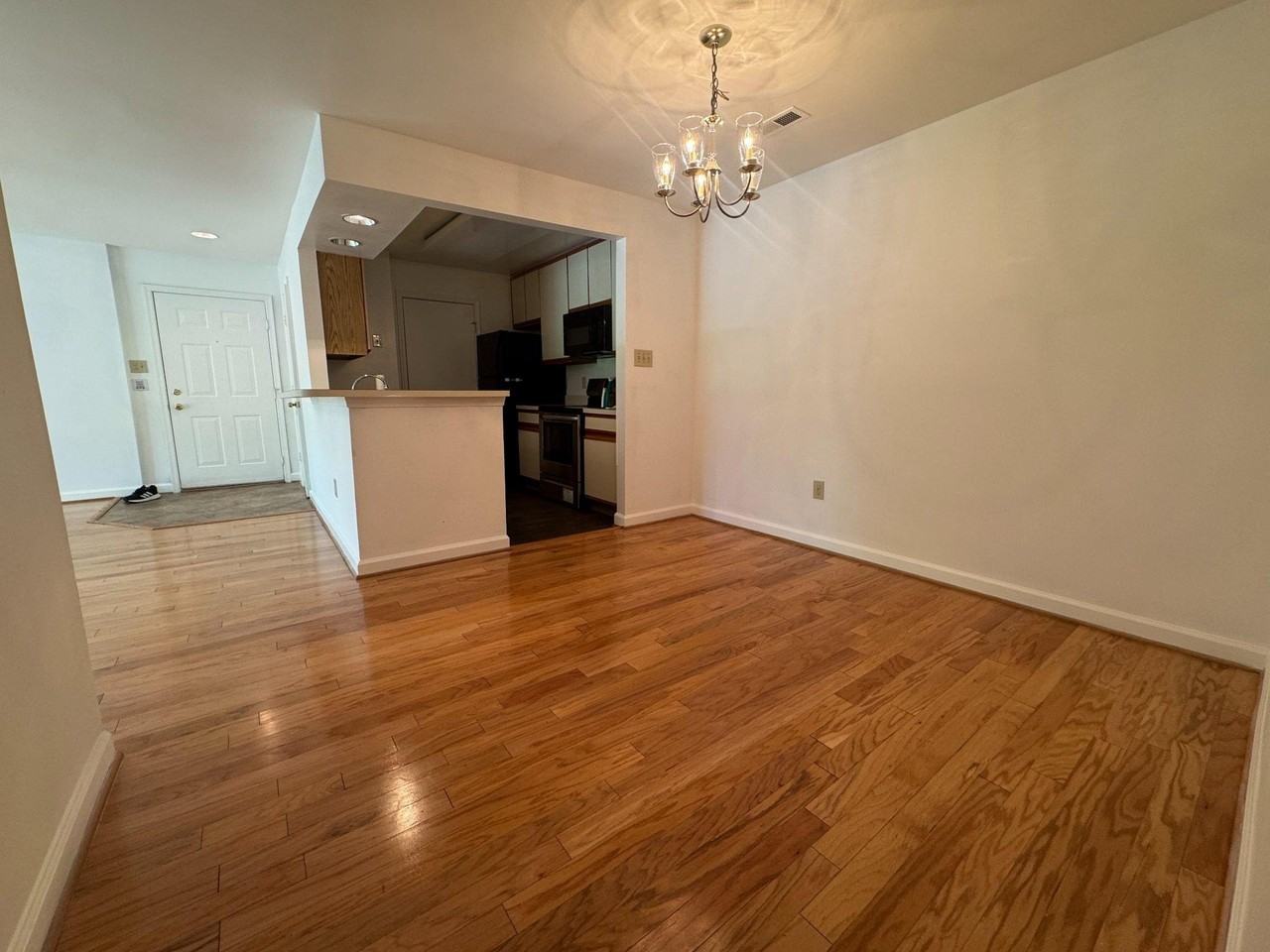 13613 Sir Thomas Way - Photo 6 of 18