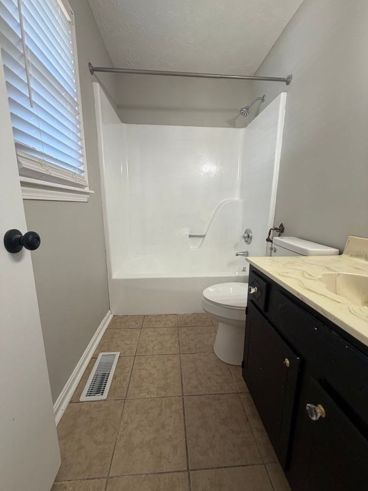 27 Leewood Cv - Photo 5 of 9
