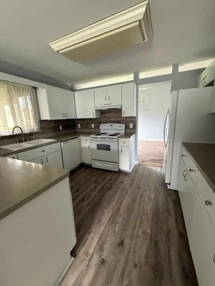 6114 Sw 104th St - Photo 2 of 12
