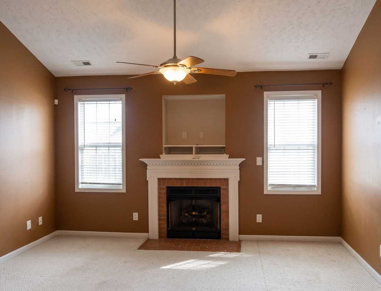 1241 Mingary Ave - Photo 2 of 9