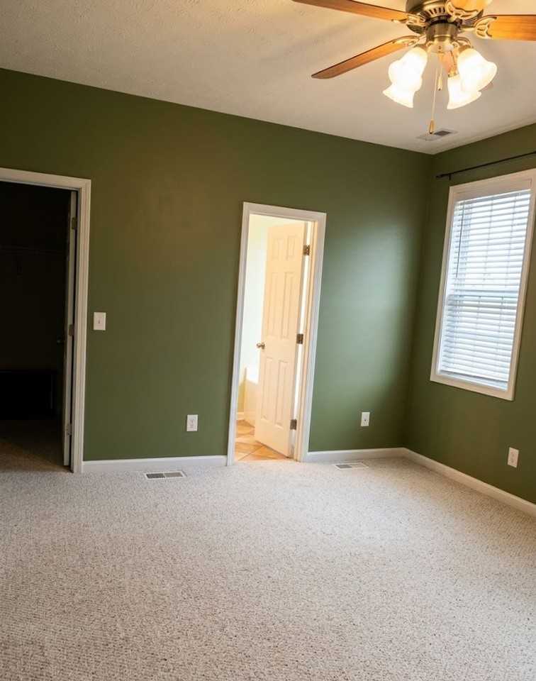 1241 Mingary Ave - Photo 5 of 9