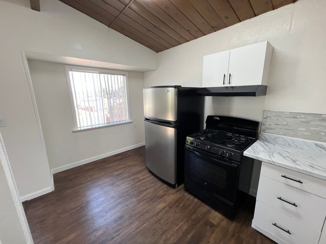 2753 Buena Vista Ave - Photo 4 of 23