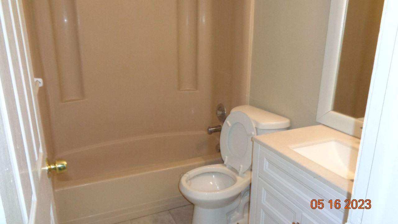6727 Congress St - Photo 4 of 6