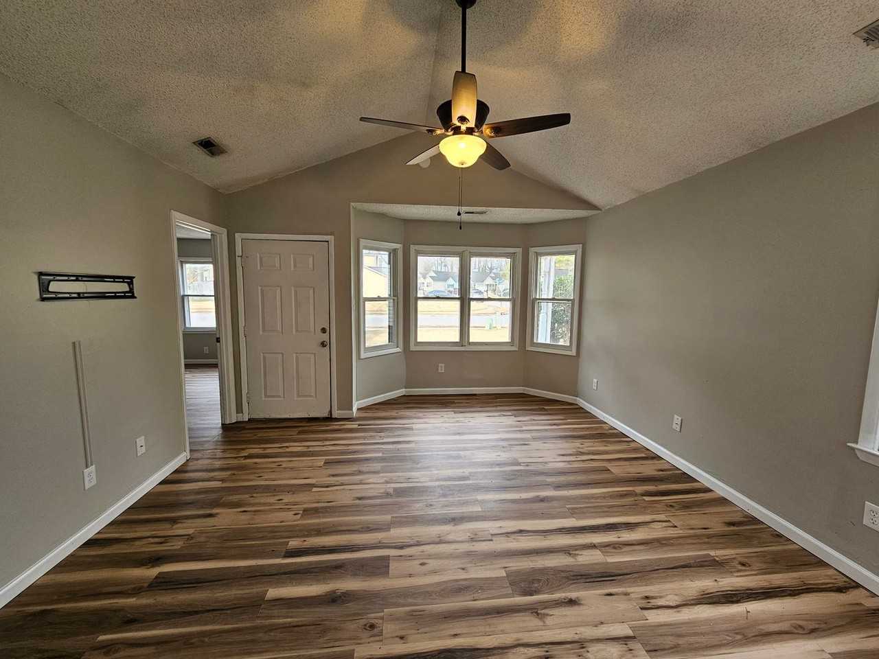 112 Basswood Ct - Photo 2 of 16
