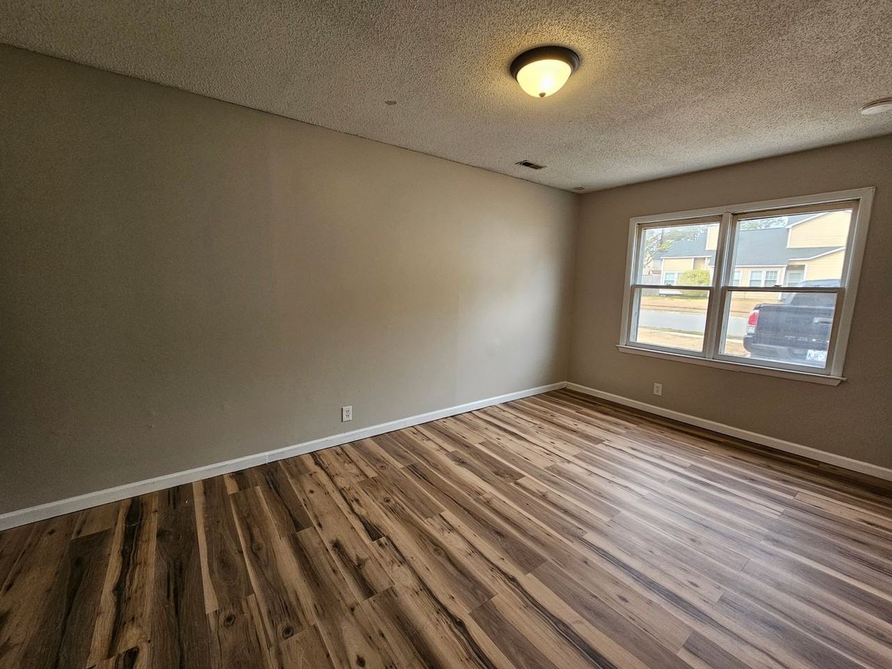 112 Basswood Ct - Photo 3 of 16