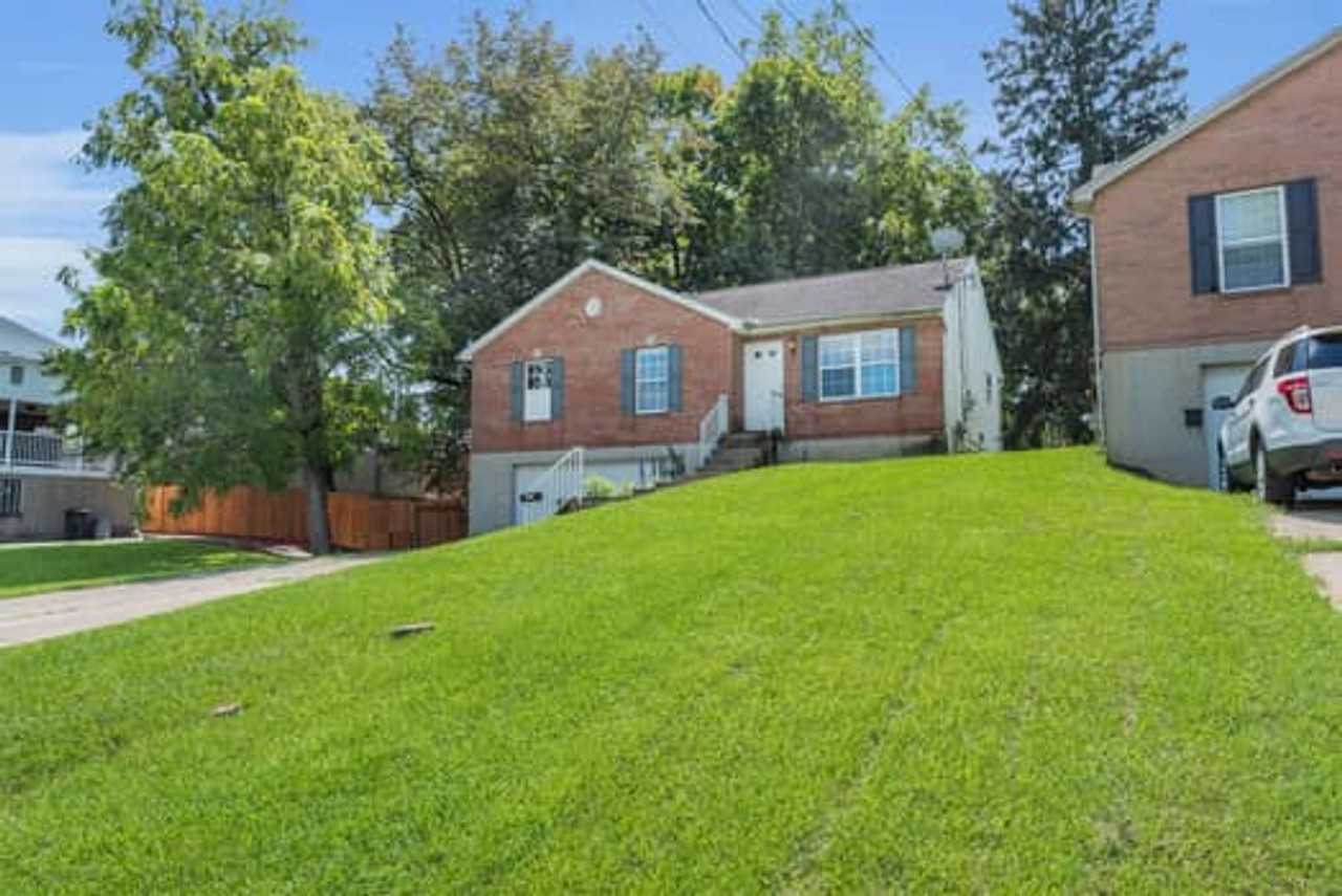 5691 Victoryview Ln - Photo 3 of 35