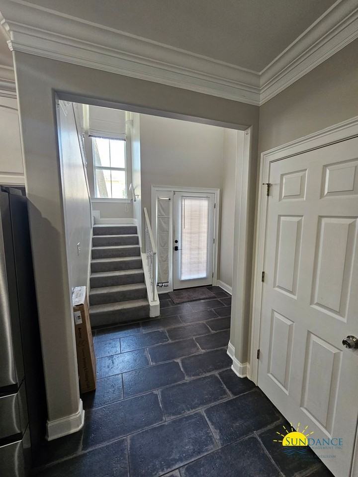 223 Inverrary Dr - Photo 2 of 22