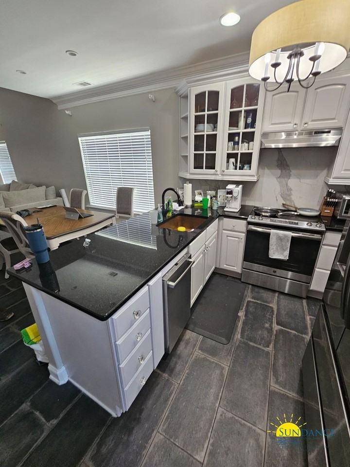 223 Inverrary Dr - Photo 4 of 22