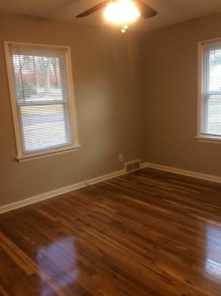 1041 Willmann Ct - Photo 2 of 10