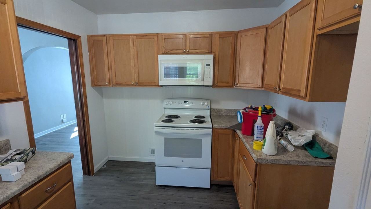 1720 Logan Ave - Photo 4 of 12