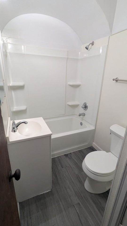 1720 Logan Ave - Photo 6 of 12