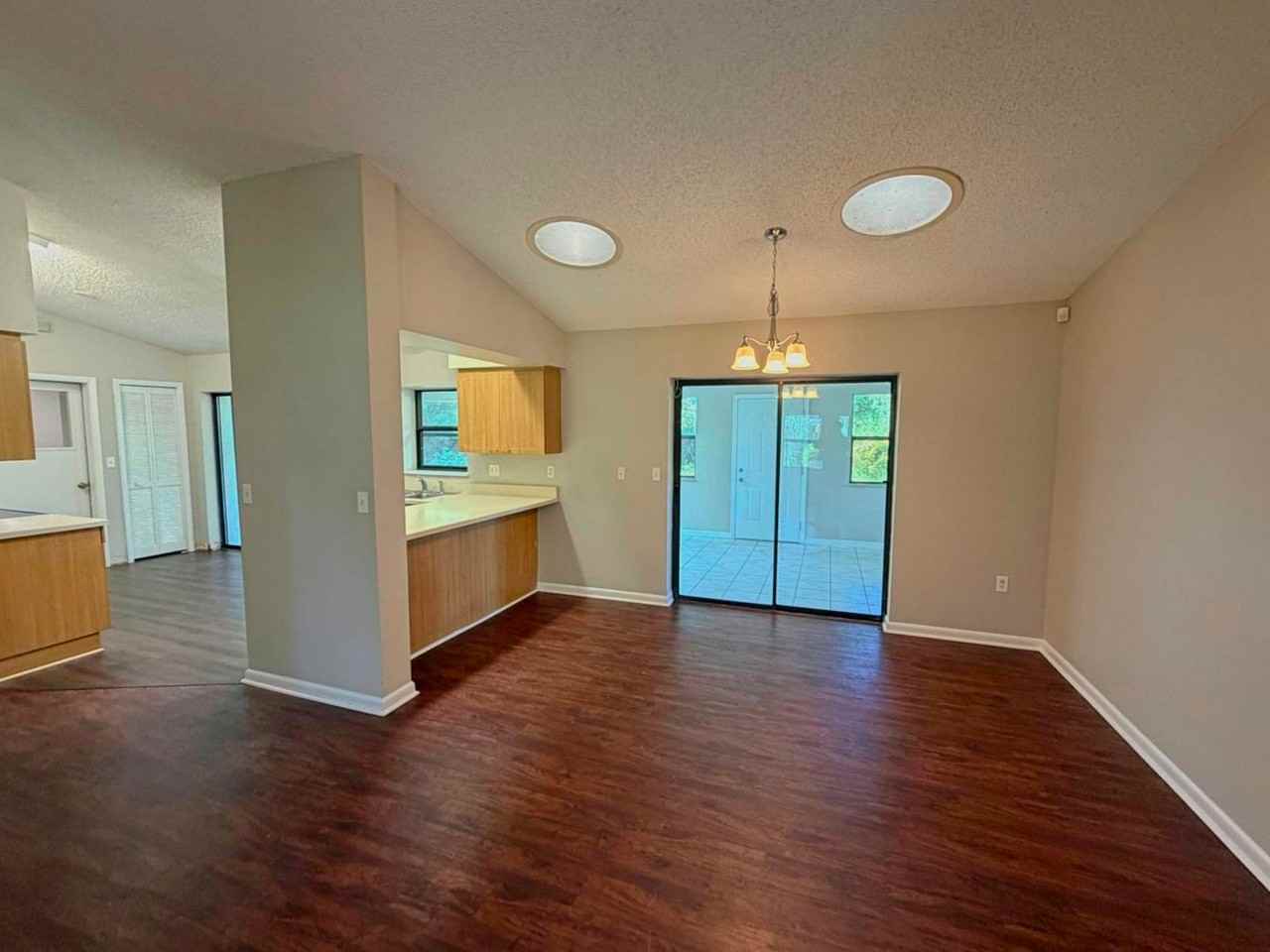 38 Berkshire Ln - Photo 4 of 19