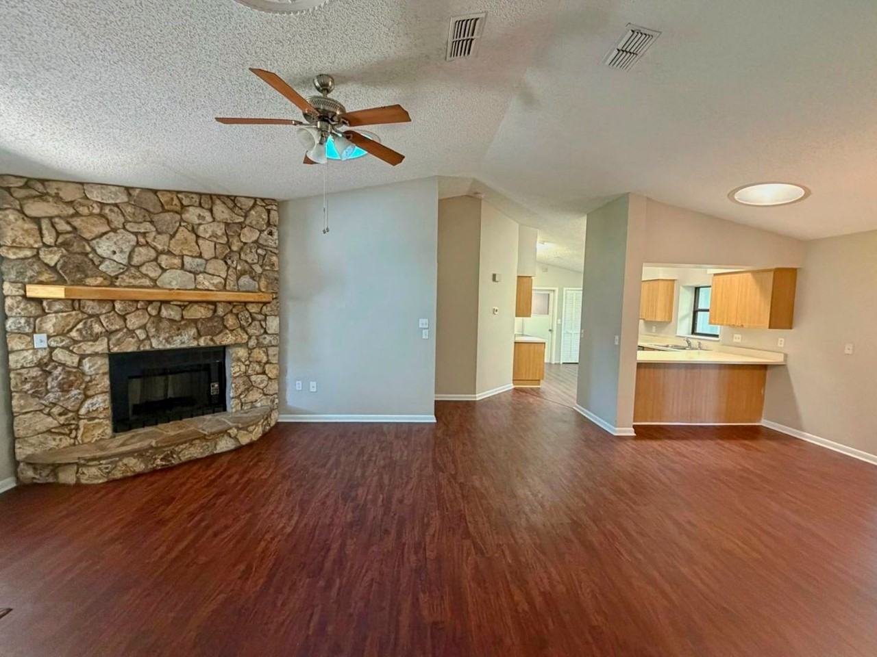 38 Berkshire Ln - Photo 6 of 19