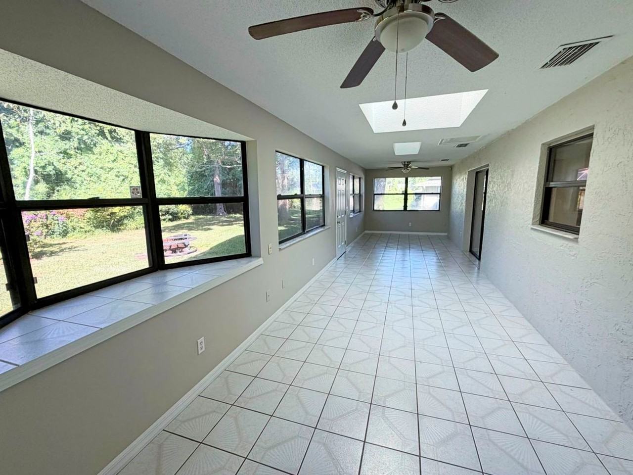 38 Berkshire Ln - Photo 7 of 19