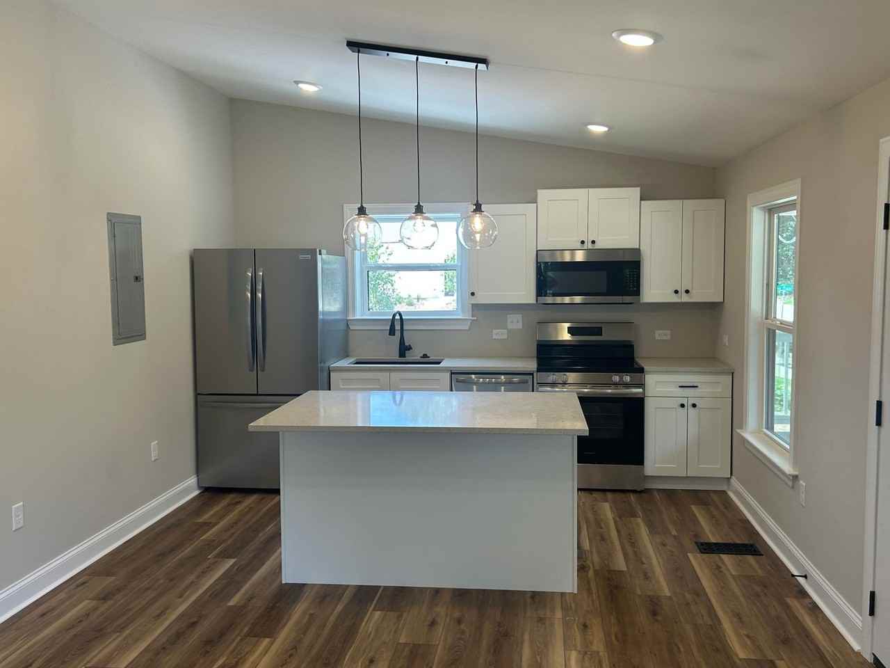 1215 Rogers Dr - Photo 2 of 13
