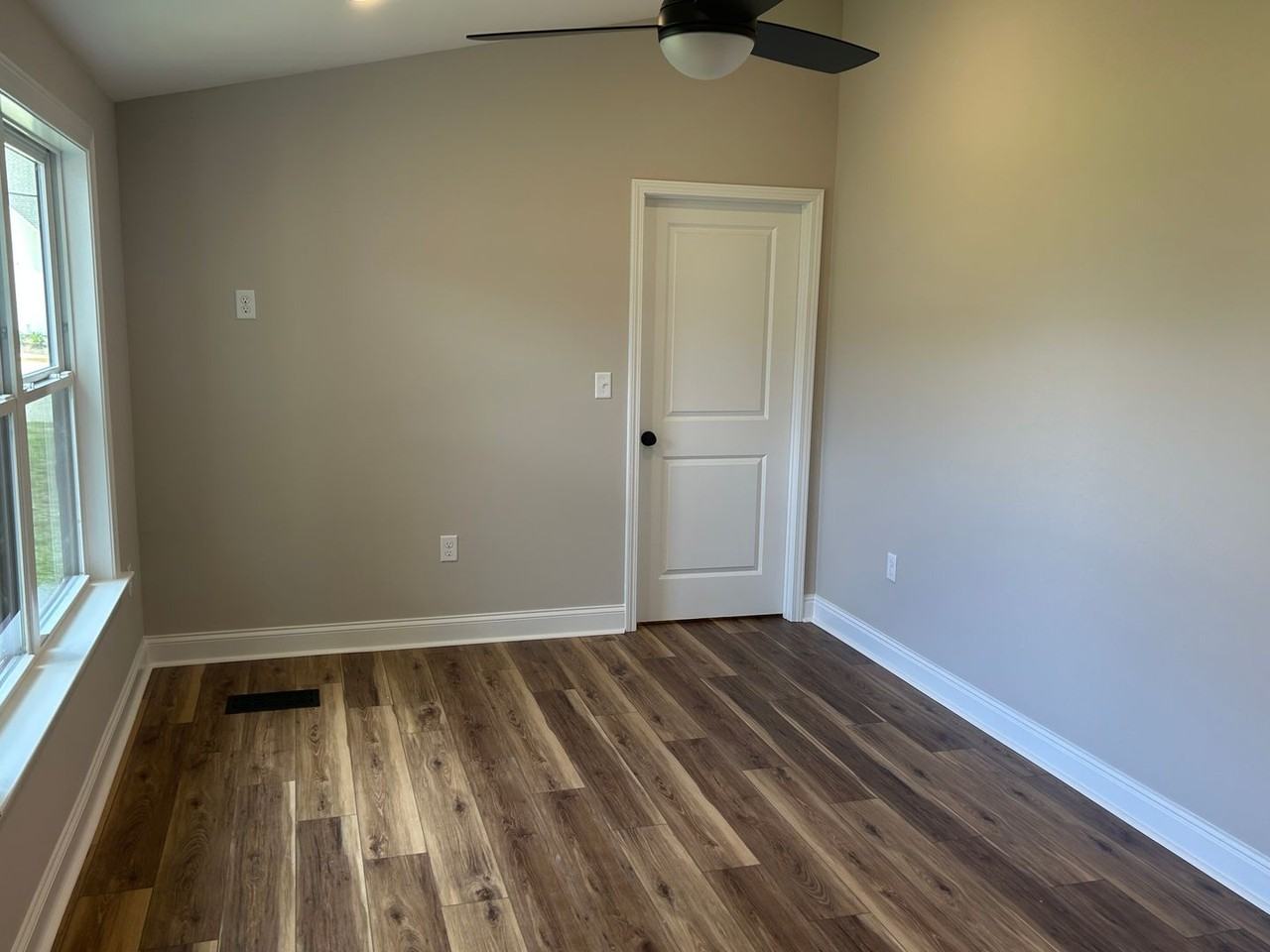 1215 Rogers Dr - Photo 4 of 13